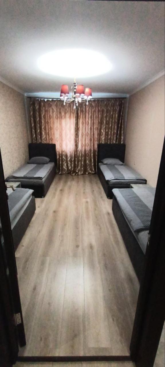 Hotelroom 21 *