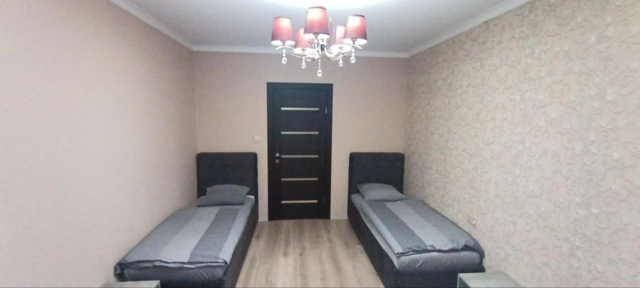 Hotelroom 21 *