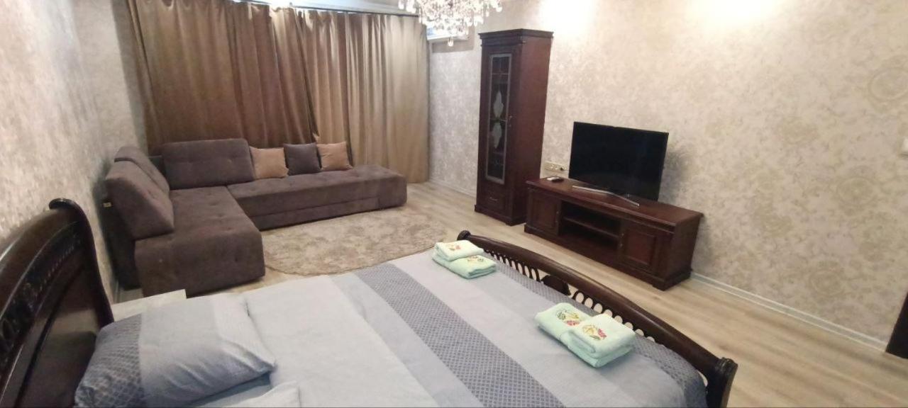 Hotelroom 21 *
